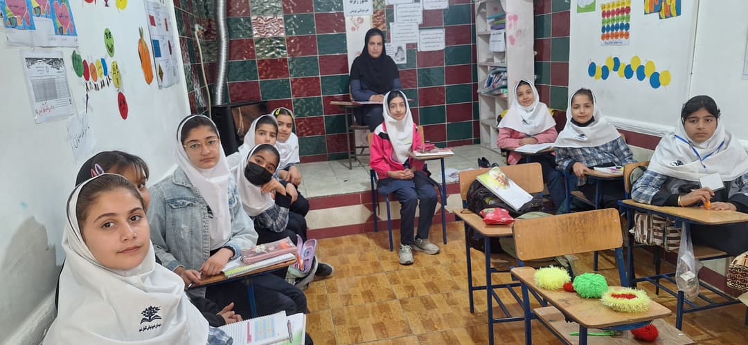 دانش آموزان دبستان غیردولتی گلهای امید